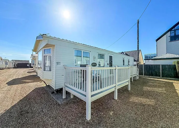 Dog Friendly 8 Berth Caravan, Minutes From The Beach In Hunstanton Ref 13003L